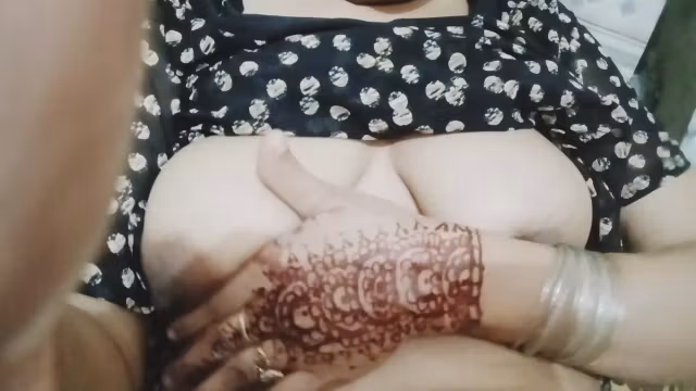 Desi Bhabi Loray Ki Talash Mei Piyasi Phudi