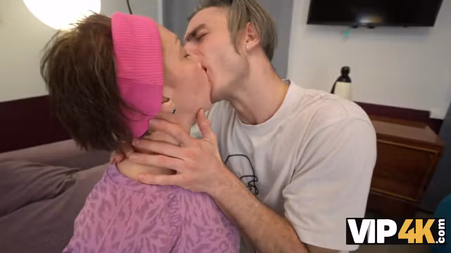 VIP4K. Experienced mommy does it better!