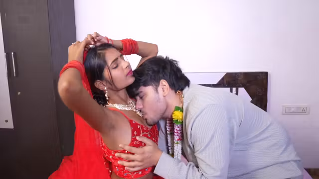 Indian Newly Married Couple First Time Sex Video Six Pack Musclear Boy Bhojpuri Audio With Honey Moon