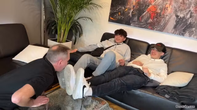 Teen sneaker masters boys