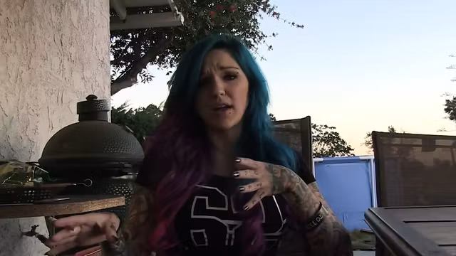 Goth slut eats pussy bts