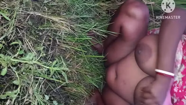 Desi Bhabhi Ne Maidan Mein Jakar Masti Ki