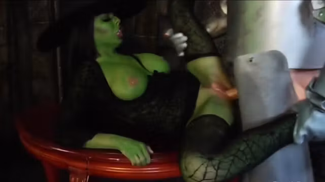 The Wizard Of Oz Parody Gets Kinky