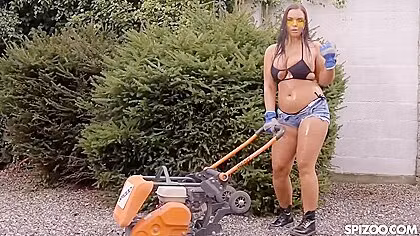Cool Sofia Lee At Brunette Trailer