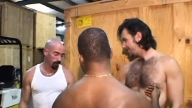Barebacking gay threeway