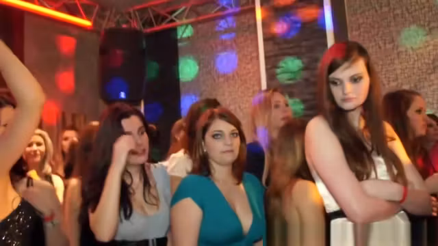 Real euro amateur giving brain in public at the club