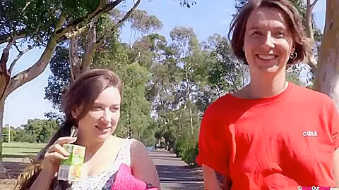 Amber Leigh & Kit Bauer - Juicy Box