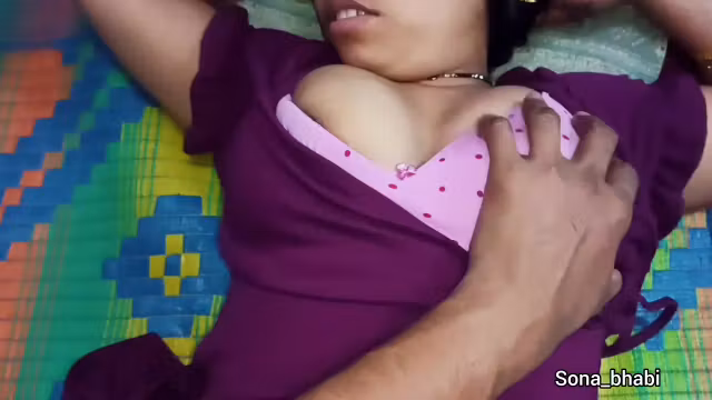Indian Desi Sexy Bhabhi Ki Geeli Chut Me Garam Lund Se Chudai