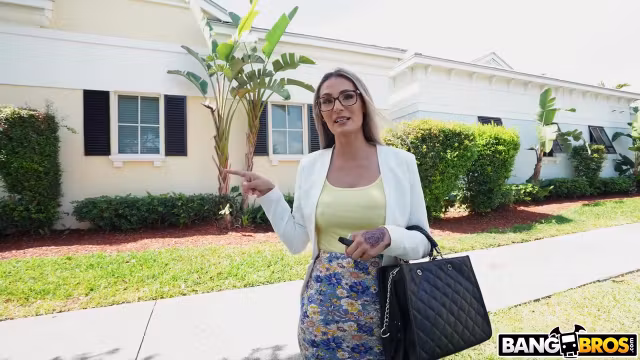 Synnful Hot Milf With Bbc On The Go - Mandy Rhea