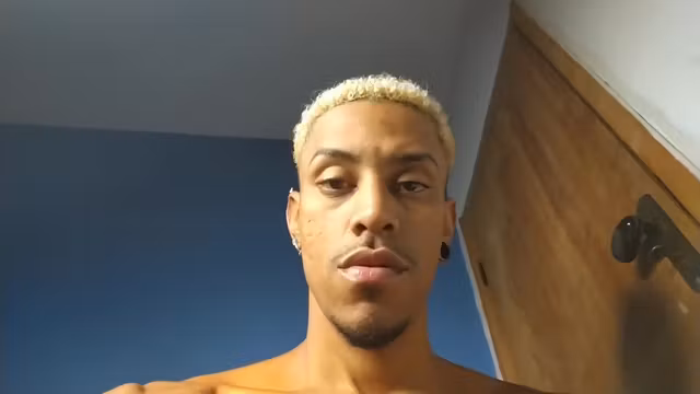 Yuri Oberon - Edging Bbc Brazilian Favela Dick On Jeans